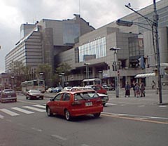 ekimae.jpg (16222 �o�C�g)